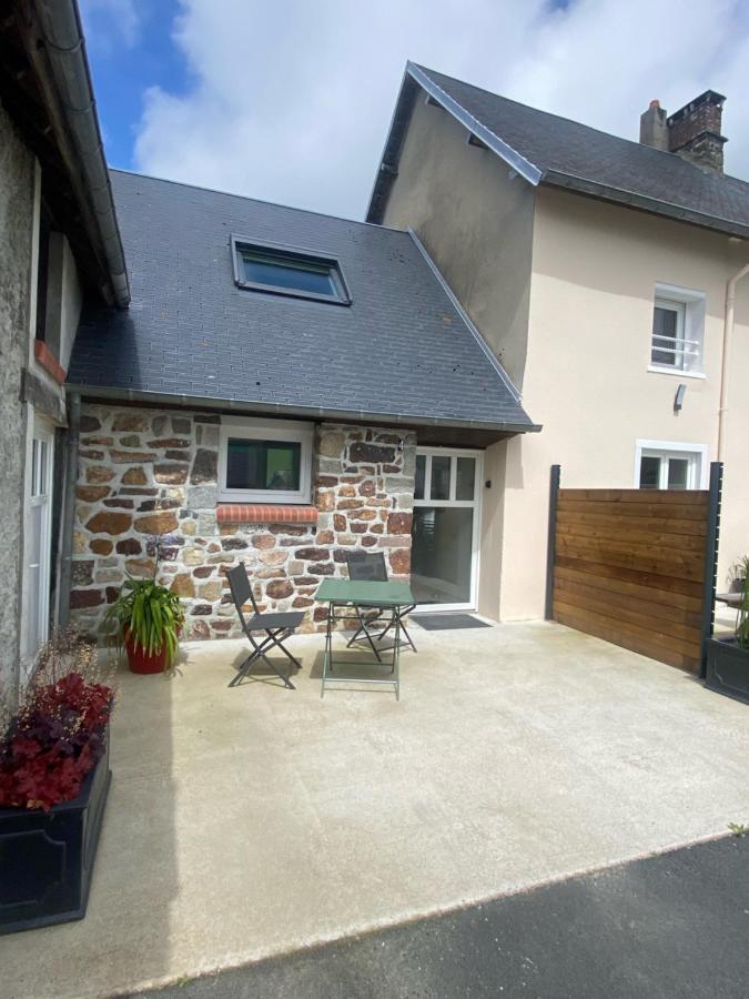 Gite Avec Chambre Mezzanine Pour 2 Pers Brehal Exterior photo